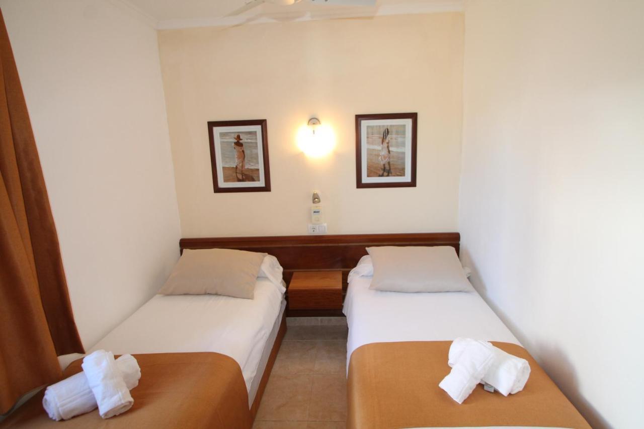 Apartaments Talayot Cala'N Blanes  Esterno foto