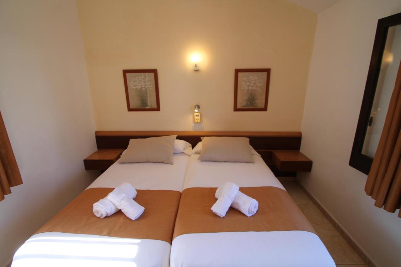 Apartaments Talayot Cala'N Blanes  Esterno foto