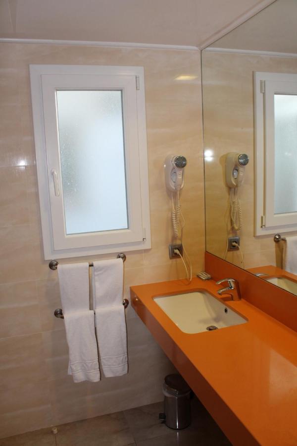 Apartaments Talayot Cala'N Blanes  Esterno foto